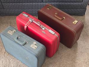 lot 111 image: Lot of 3 Vintage Luggage Pieces American Tourister, Starline, Towncraft