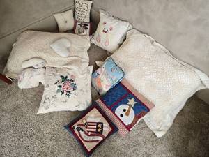 lot 114 image: Large Lot of Pillows and Throw Pillows