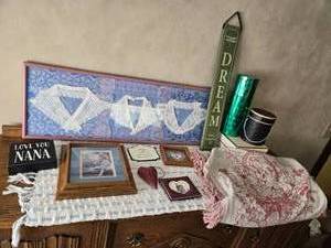 lot 117 image: Various Pieces of Quaint Framed and Other Wall Decor