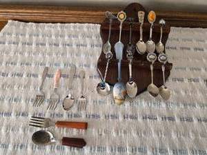 lot 125 image: Minnesota Themed Collectors Spoons in Rack