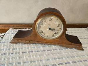 lot 132 image: Ingraham Eight Day Mantle Clock - Missing Key