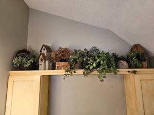 lot 137 image: Faux Flowers, Faux Bird House and More - All Decor on this Shelf