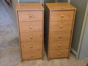 lot 147 image: Lot of 2 Drawer Cabinets 14 12 x 16 12 x 39 12