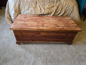 lot 148 image: Vintage Chest - Solid Wood Blanket Storage Trunk