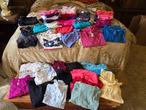 lot 177 image: Large Lot of Womens Shirts - Various Sizes