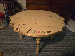 lot 192 image: Unique, Small Vintage Table - Just Under 18 Tall, Widest Point is 27