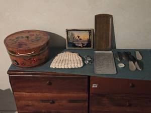 lot 195 image: Various Small Pieces of Decor and Vintage Smalls