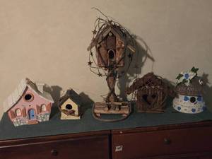 lot 198 image: Lot of Many Decorative Faux Bird Houses