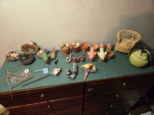 lot 205 image: Large Lot of Faux Birds, Eggs, Nests and Other Small Decor