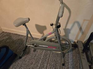 lot 218 image: Healtmaster 160 Exercise Bicycle
