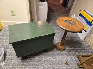 lot 244 image: Green Wooden Box and Ash Tray Stand