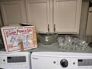 lot 248 image: Punch Bowl and Glasses - Incomplete Set