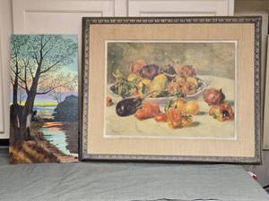 lot 251 image: Lot of 2 Pictures - Wall Hanging Decor