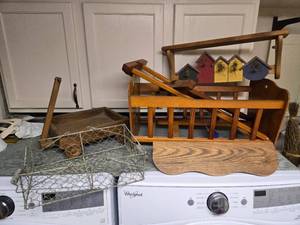 lot 256 image: Shelves and Wire Basket