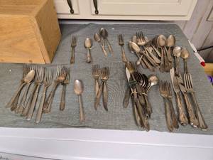 lot 259 image: Misc. Old Silverware