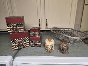 lot 269 image: Patriotic Boxes, Wire Basket and More