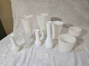 lot 274 image: Milk Glass Vases and Flower Pots