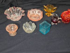 lot 293 image: Candy Dish, Glass and Crystal Pieces