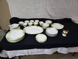 lot 300 image: Large Lot of Meito China