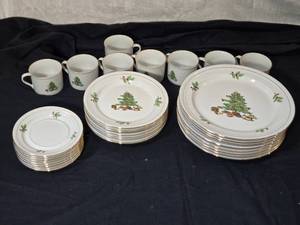 lot 302 image: Large Lot of Christmas Plates and Cups