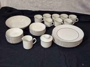 lot 303 image: English Ironstone Silver Elegance Dishes
