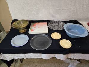 lot 311 image: Lot of Larger Serving Platters and Other Dishes