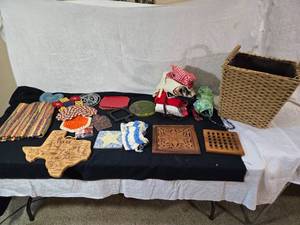lot 314 image: Metal Lined Basket and Large Collection of Pot Holders, Texas Decorative Cutting Board