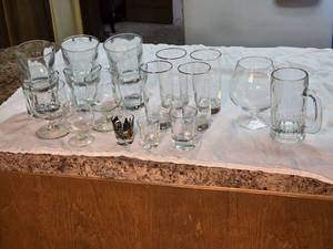 lot 319 image: Various Glasses
