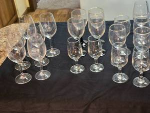lot 320 image: Wine Glasses
