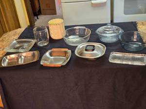 lot 325 image: Various Pans and Glass Bowl