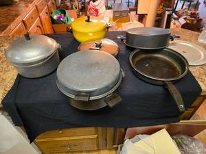 lot 331 image: Various Metal Pots and Pan