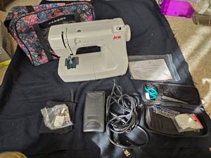 lot 346 image: Janome Jem Model 639 Sewing Machine