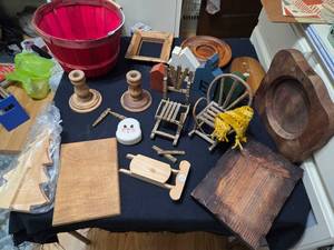 lot 385 image: Lot of Various Wooden Craft Items