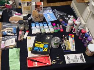 lot 393 image: Fabric and Craft Paints and Related Items, Calligraphy Pen - Unsure of Viability of the Paints