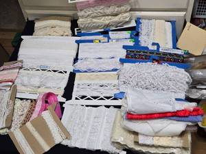 lot 403 image: Variety of Lacey Style Trims and Borders