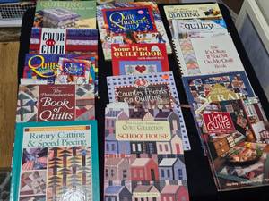 lot 422 image: Lot of Quilting Books