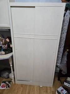 lot 432 image: Light Metal Storage Cabinet with Doors - Clothes NOT Included