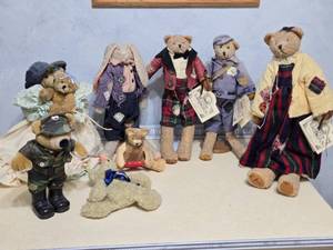 lot 434 image: Collection of Teddy Bears and Plush Figures including Some Teddy Tompkins