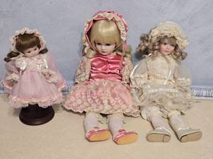 lot 441 image: Lot of 3 Collectible Gorham Porcelain Dolls