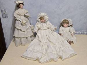 lot 442 image: Lot of 3 Porcelain Dolls in Victorian Style Dresses