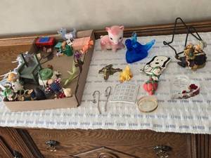 lot 454 image: Mixed Lot of Collectible Figurines and Miniatures