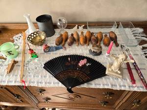 lot 468 image: Assorted Vintage Collectibles and Decorative Items