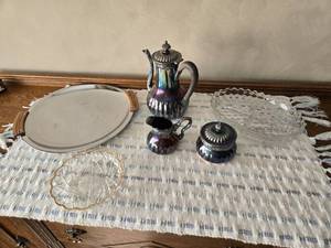lot 472 image: Vintage James W. Tufts Silverplate Tea Set with Glass Dishes