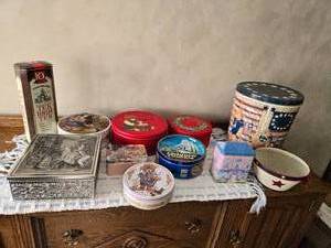 lot 473 image: Assorted Decorative Tin Containers Lot