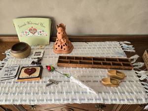 lot 475 image: Decorative Items and Collectibles Lot