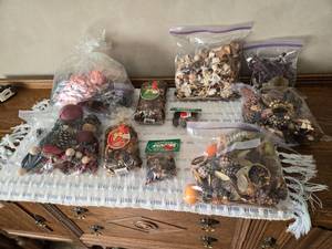 lot 476 image: Assorted Potpourri Lot - Various Scents
