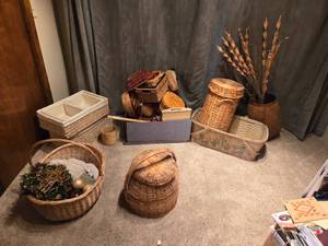 lot 477 image: Assorted Lot of Wicker and Basketry Items