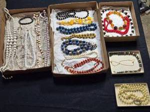 lot 490 image: Assorted Lot of Vintage Beaded Necklaces and Bracelets