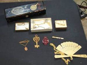 lot 497 image: Collection of Vintage Jewelry and Accessories