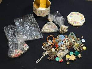 lot 498 image: Assorted Lot of Vintage Broken Jewelry and Beads with Decorative Tin